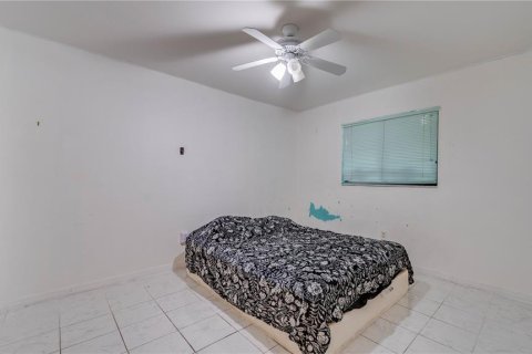House in Cape Coral, Florida 3 bedrooms, 180.79 sq.m. № 2341803 - photo 23