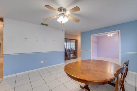 House in Cape Coral, Florida 3 bedrooms, 180.79 sq.m. № 2341803 - photo 11