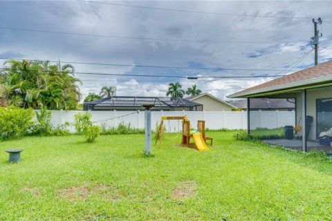 House in Cape Coral, Florida 3 bedrooms, 180.79 sq.m. № 2341803 - photo 28