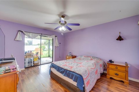 House in Cape Coral, Florida 3 bedrooms, 180.79 sq.m. № 2341803 - photo 20