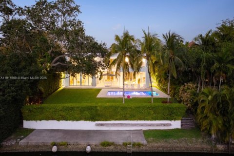 Купить виллу или дом в Корал-Гейблс, Флорида 6 спален, 504.83м2, № 1968093 - фото 17