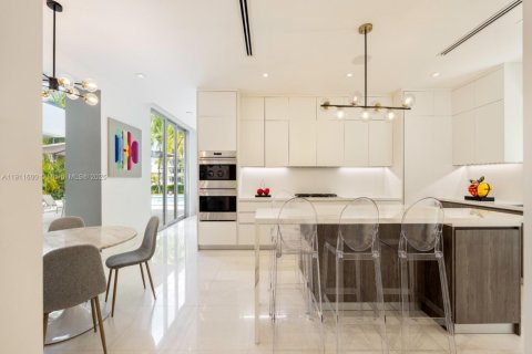 Купить виллу или дом в Корал-Гейблс, Флорида 6 спален, 504.83м2, № 1968093 - фото 8