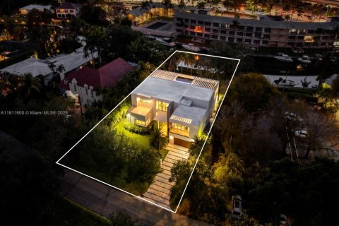 Купить виллу или дом в Корал-Гейблс, Флорида 6 спален, 504.83м2, № 1968093 - фото 16