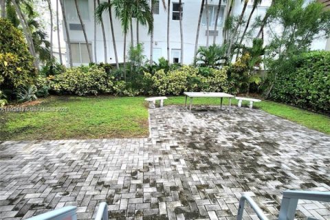Снять в аренду квартиру в Майами-Бич, Флорида 1 спальня, 58.06м2, № 1992703 - фото 2