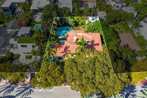 House in Miami Beach, Florida 4 bedrooms, 469.34 sq.m. № 2178835 - photo 3