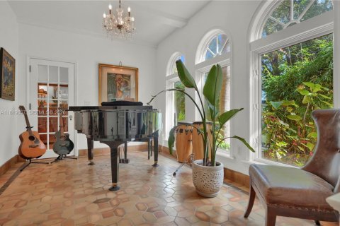 House in Miami Beach, Florida 4 bedrooms, 469.34 sq.m. № 2178835 - photo 18