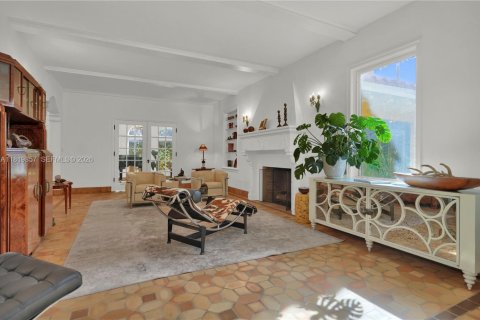 House in Miami Beach, Florida 4 bedrooms, 469.34 sq.m. № 2178835 - photo 9