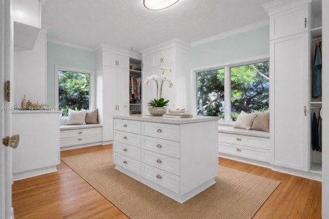 House in Miami Beach, Florida 4 bedrooms, 469.34 sq.m. № 2178835 - photo 30