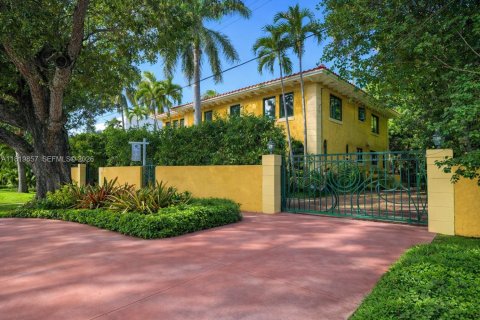 House in Miami Beach, Florida 4 bedrooms, 469.34 sq.m. № 2178835 - photo 6