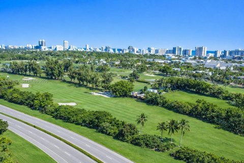 House in Miami Beach, Florida 4 bedrooms, 469.34 sq.m. № 2178835 - photo 4