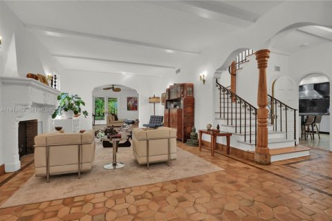 House in Miami Beach, Florida 4 bedrooms, 469.34 sq.m. № 2178835 - photo 10