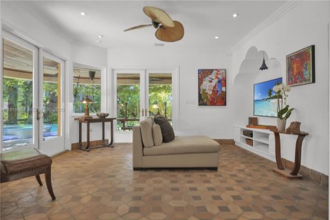 House in Miami Beach, Florida 4 bedrooms, 469.34 sq.m. № 2178835 - photo 12