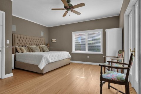 House in Miami Beach, Florida 4 bedrooms, 469.34 sq.m. № 2178835 - photo 23
