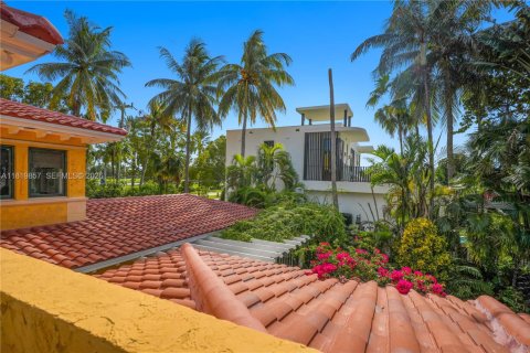 House in Miami Beach, Florida 4 bedrooms, 469.34 sq.m. № 2178835 - photo 26