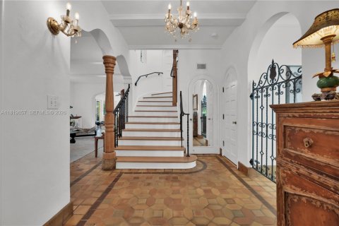 House in Miami Beach, Florida 4 bedrooms, 469.34 sq.m. № 2178835 - photo 7