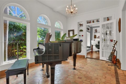 House in Miami Beach, Florida 4 bedrooms, 469.34 sq.m. № 2178835 - photo 19