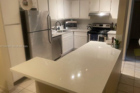 Condo in Miami, Florida, 3 bedrooms  № 1988489