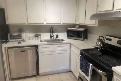 Condo in Miami, Florida, 3 bedrooms  № 1988489 - photo 2