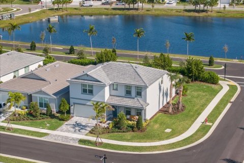 House in Vero Beach, Florida 5 bedrooms, 272.2 sq.m. № 2265784