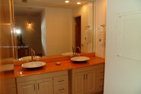 Снять в аренду кондоминиум в Холливуд, Флорида 3 спальни, 103.12м2, № 1935575 - фото 12