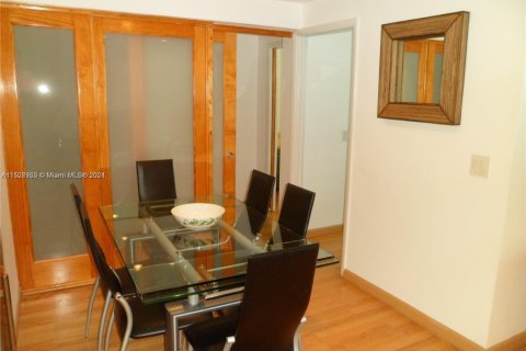 Снять в аренду кондоминиум в Холливуд, Флорида 3 спальни, 103.12м2, № 1935575 - фото 4