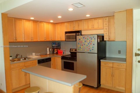 Снять в аренду кондоминиум в Холливуд, Флорида 3 спальни, 103.12м2, № 1935575 - фото 5