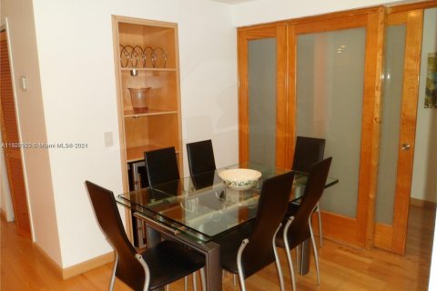 Снять в аренду кондоминиум в Холливуд, Флорида 3 спальни, 103.12м2, № 1935575 - фото 6