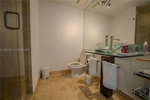 Condo in Miami, Florida, 2 bedrooms  № 2028933 - photo 11