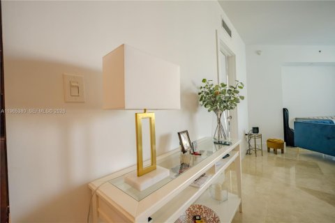 Condo in Miami, Florida, 2 bedrooms  № 2028933 - photo 19