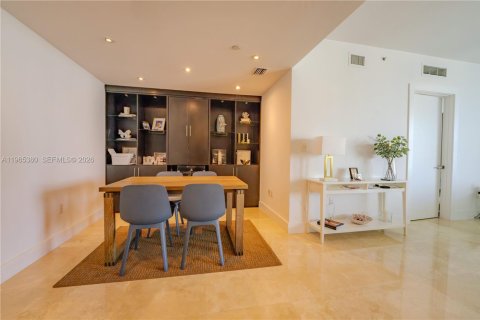 Condo in Miami, Florida, 2 bedrooms  № 2028933 - photo 17