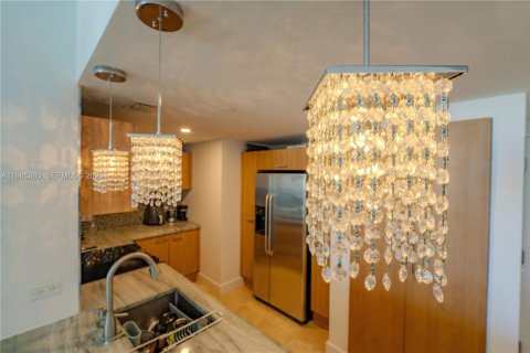 Condo in Miami, Florida, 2 bedrooms  № 2028933 - photo 6