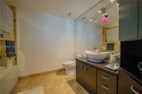 Condo in Miami, Florida, 2 bedrooms  № 2028933 - photo 21
