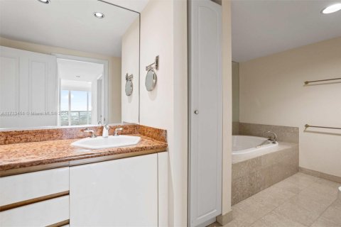 Copropriété à vendre à Miami, Floride: 2 chambres, 192.31 m2 № 1465135 - photo 25