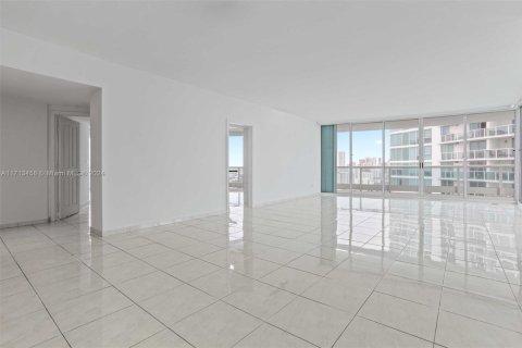 Copropriété à vendre à Miami, Floride: 2 chambres, 192.31 m2 № 1465135 - photo 7