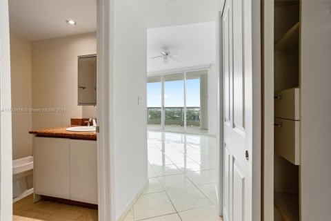 Copropriété à vendre à Miami, Floride: 2 chambres, 192.31 m2 № 1465135 - photo 30