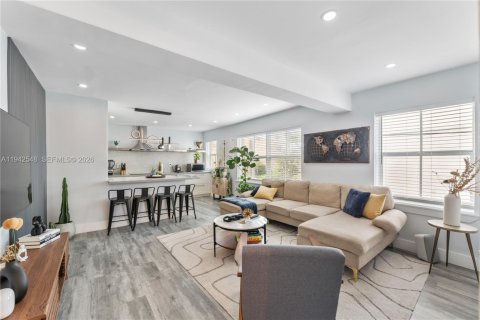 Copropriété à vendre à Miami Beach, Floride: 2 chambres, 62.24 m2 № 1999243 - photo 5