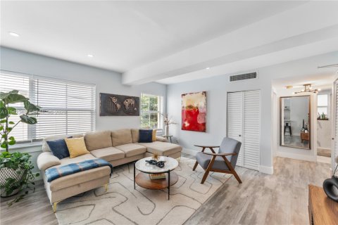 Copropriété à vendre à Miami Beach, Floride: 2 chambres, 62.24 m2 № 1999243 - photo 9