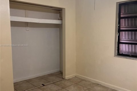 Casa en alquiler en Hollywood, Florida, 3 dormitorios, 102.19 m2 № 1962915 - foto 4