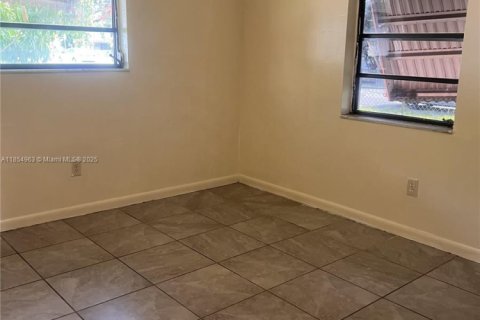 Casa en alquiler en Hollywood, Florida, 3 dormitorios, 102.19 m2 № 1962915 - foto 5