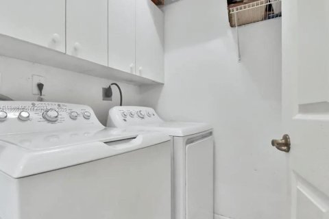 Touwnhouse à vendre à Doral, Floride: 4 chambres, 166.11 m2 № 1857013 - photo 10
