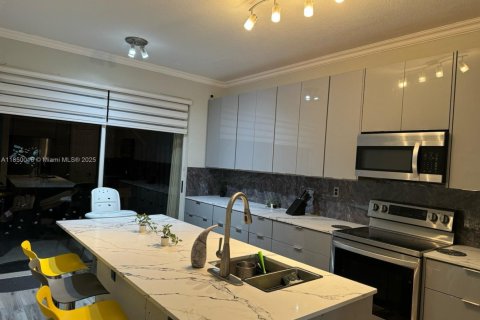 Touwnhouse à vendre à Doral, Floride: 4 chambres, 166.11 m2 № 1857013 - photo 7
