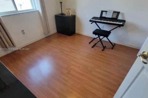 Touwnhouse à vendre à Doral, Floride: 4 chambres, 166.11 m2 № 1857013 - photo 17