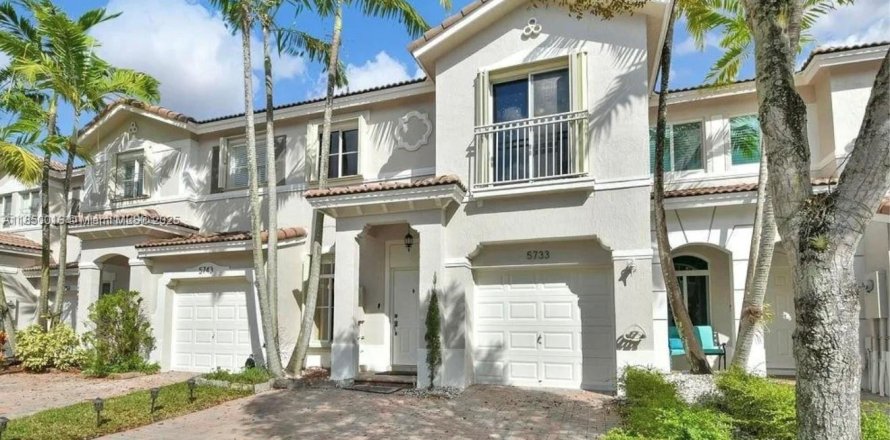 Touwnhouse à Doral, Floride 4 chambres, 166.11 m2 № 1857013