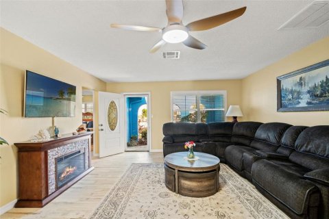 Villa ou maison à vendre à Hernando Beach, Floride: 3 chambres, 145.02 m2 № 2320955 - photo 8