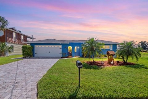 House in Hernando Beach, Florida 3 bedrooms, 145.02 sq.m. № 2320955