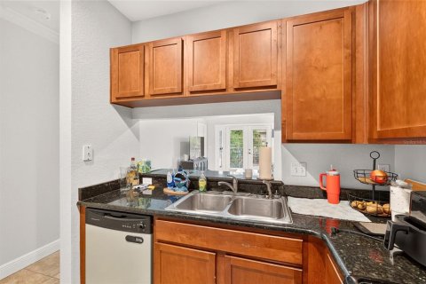 Condo in Gainesville, Florida, 2 bedrooms  № 2381021 - photo 17