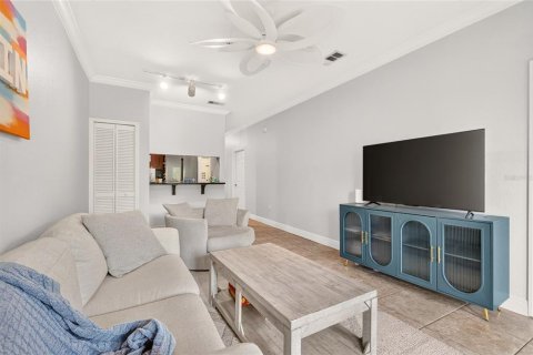 Condo in Gainesville, Florida, 2 bedrooms  № 2381021 - photo 11