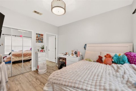 Condo in Gainesville, Florida, 2 bedrooms  № 2381021 - photo 25