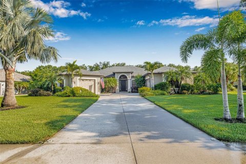 House in Parrish, Florida 4 bedrooms, 260.31 sq.m. № 2125991
