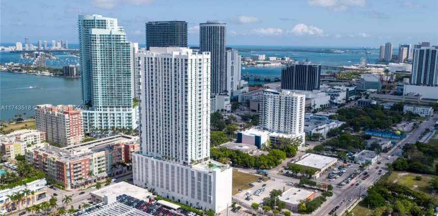 Appartement à Miami, Floride 1 chambre, 93.92 m2 № 1491376
